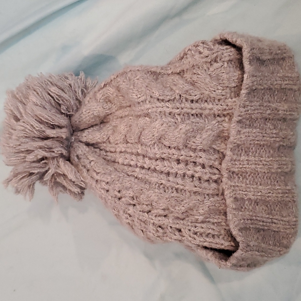 Gray pom-pom winter hat